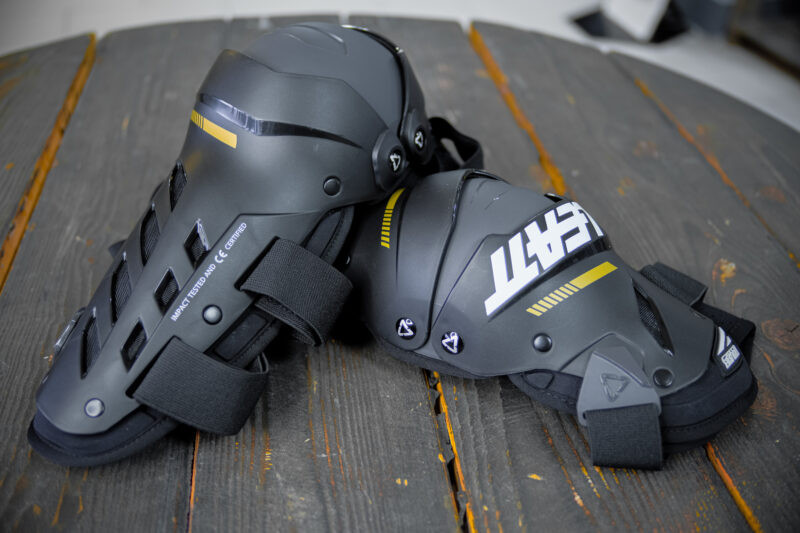 Защита коленей Leatt Dual Axis Blk #S-M